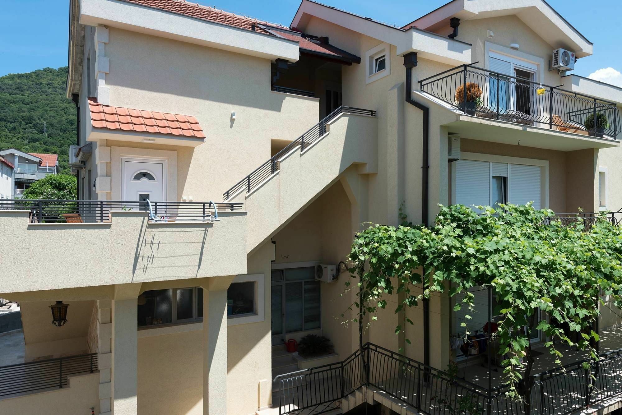 42° North Apartments Tivat Exterior photo